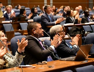 Governments and industry work to improve air travel for persons with disabilities 